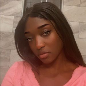 Meet your Posher, Laureen